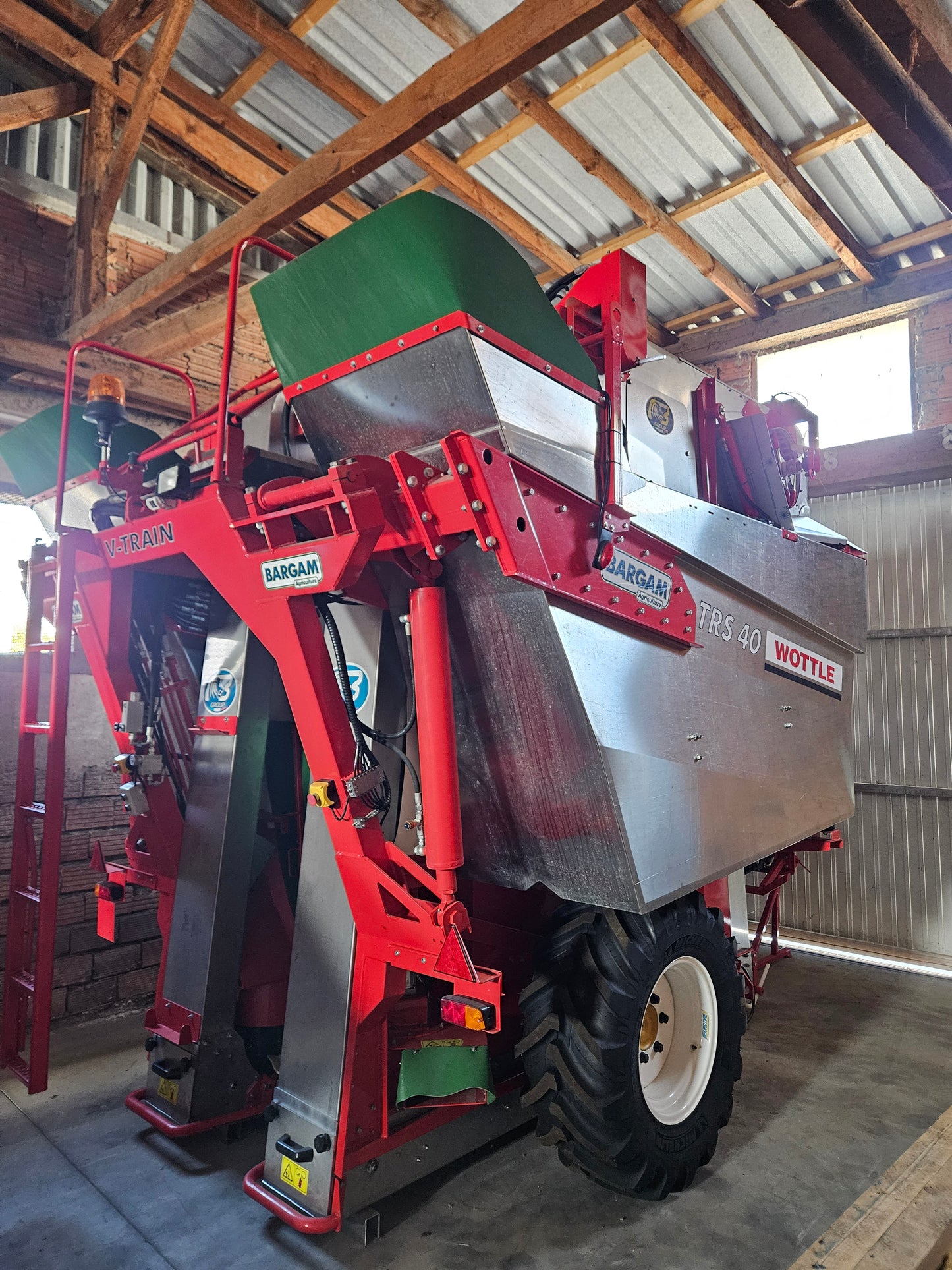 BARGAM TRS 40 Traubenvollernter mit Sortierung, VORFÜHRGERÄT Bj. 2023
