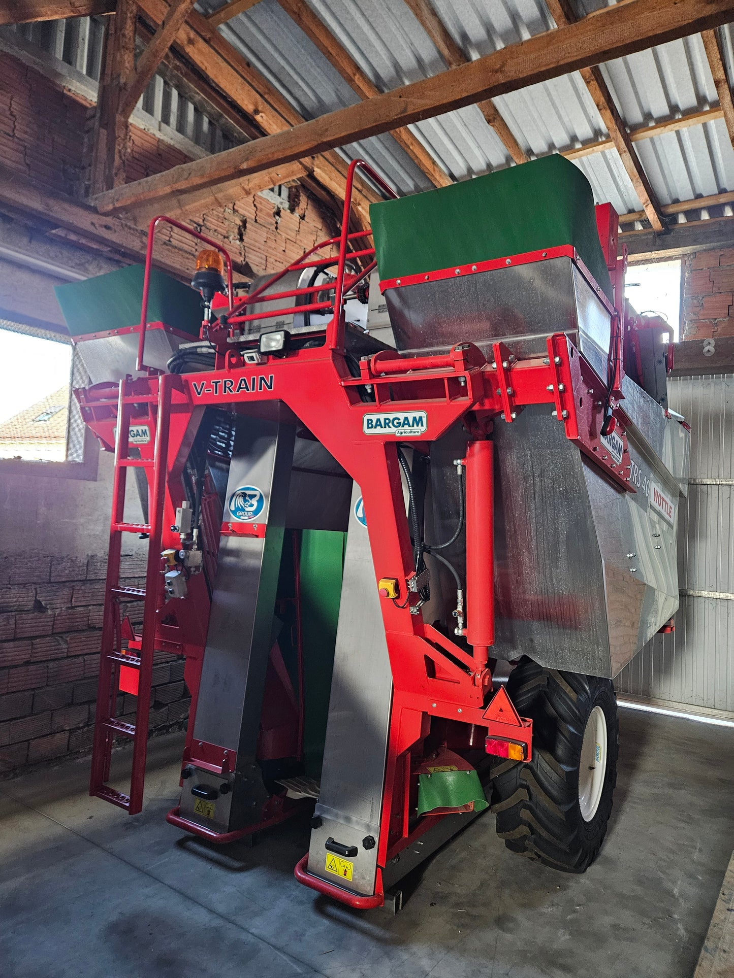 BARGAM TRS 40 Traubenvollernter mit Sortierung, VORFÜHRGERÄT Bj. 2023