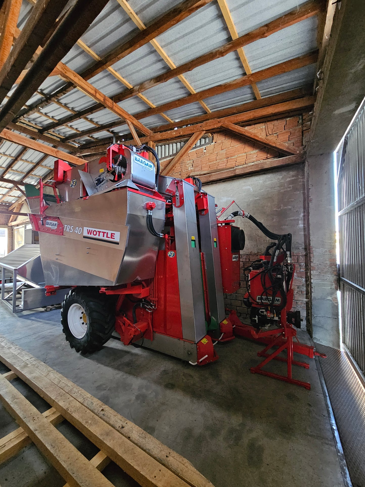BARGAM TRS 40 Traubenvollernter mit Sortierung, VORFÜHRGERÄT Bj. 2023